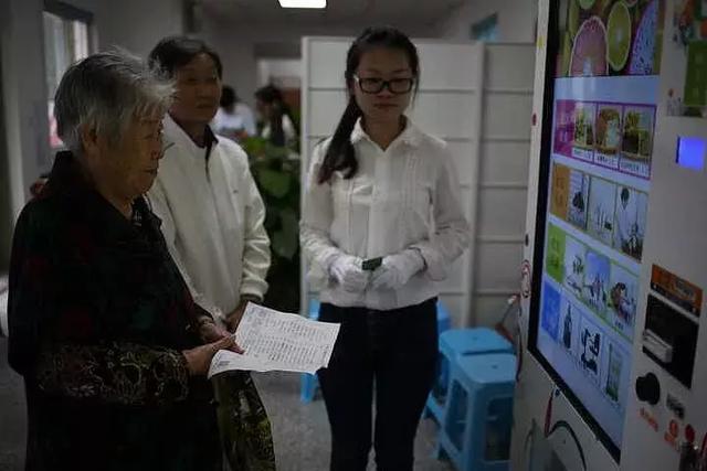 包含互聯網老油條新聞的詞條