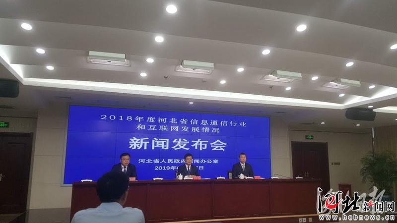 互聯(lián)網(wǎng)政務(wù)新聞發(fā)布會(huì)(互聯(lián)網(wǎng)+時(shí)代,實(shí)現(xiàn)政務(wù)公開,發(fā)布政務(wù)信息的最佳平臺(tái)是)