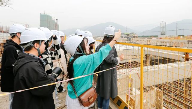 互聯(lián)網(wǎng)搬磚新聞報道(互聯(lián)網(wǎng)搬磚新聞報道怎么寫)